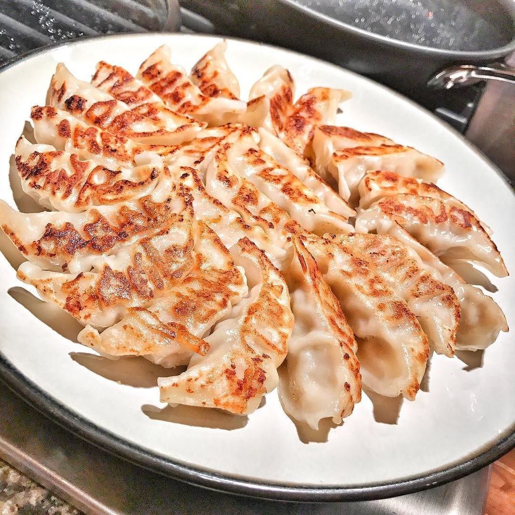 tbsbbq's tweet photo. It's not #bbq but it's what's for #dinner #potstickers #fingerfood #comfortfood #frozenfood #foodie https://t.co/GB7k17Vtdj https://t.co/6ZeSKWf0NQ