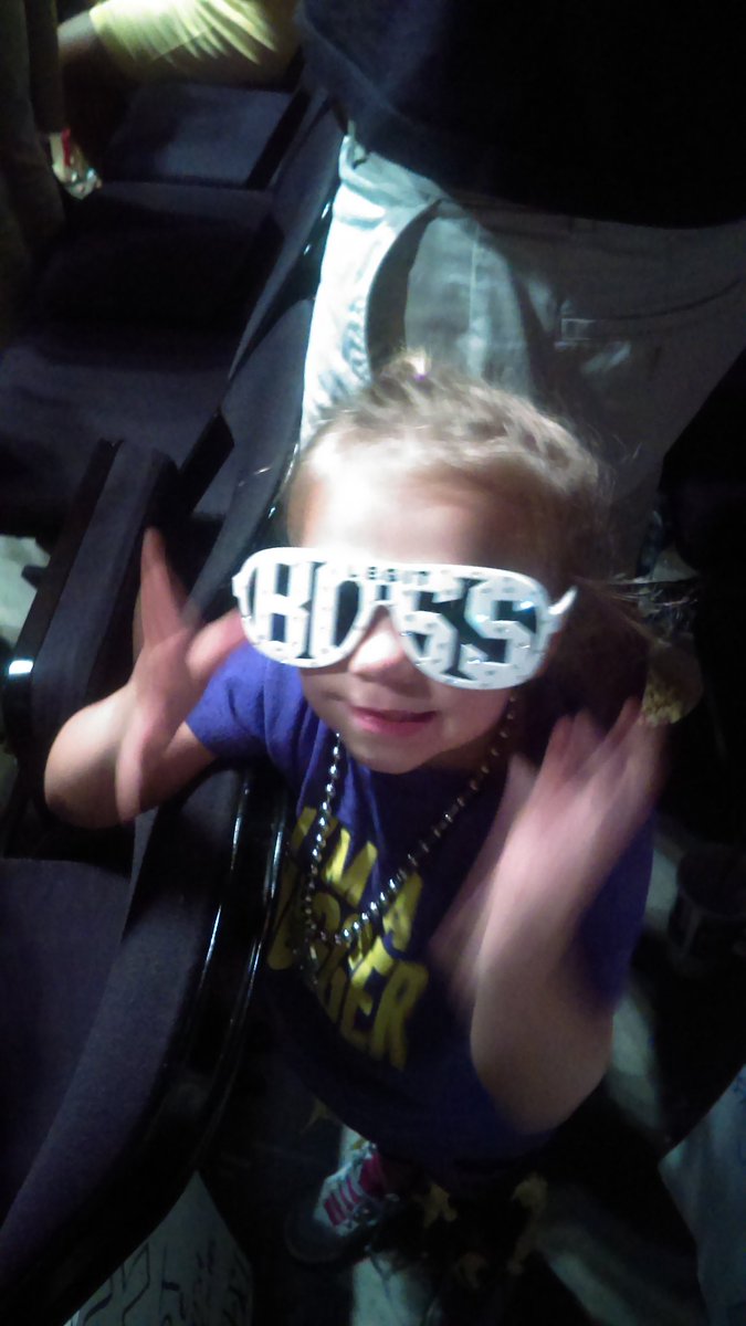 Jackielovewwe's tweet photo. @SashaBanksWWE  Olyvia says thank u u made her night one of the best her 1St event #WWEKansasCity @itsBayleyWWE https://t.co/O51GRt496w