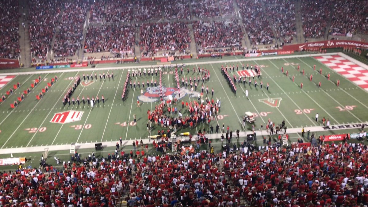 ebentley_sports's tweet photo. The band spells out 'CARR' during Derek's jersey retirement. #godogs #Carr4 https://t.co/N2hOmfCBkz