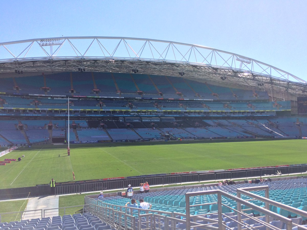 pulham50's tweet photo. Stunning day for footy #NRLDragonsBulldogs #proudtobeabulldog @NRL_Bulldogs @ANZStadium https://t.co/ytXz8INYfe