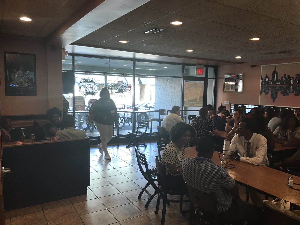 thearmchaircom's tweet photo. Forgot to tweet. @_PassTheMic meetup at #LDR2017! https://t.co/y8jP5jq7QO