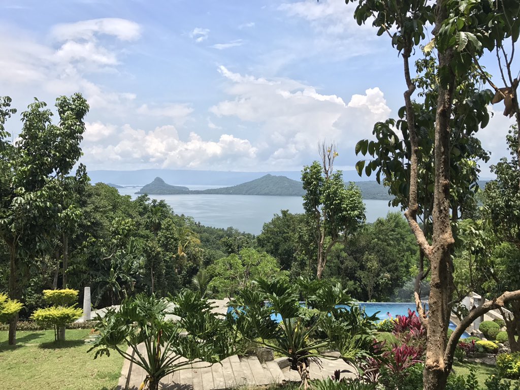 YnaChua13's tweet photo. Wonder view from our room.. π€°π»#shercon #sundaysbest https://t.co/FOZA5mew1B