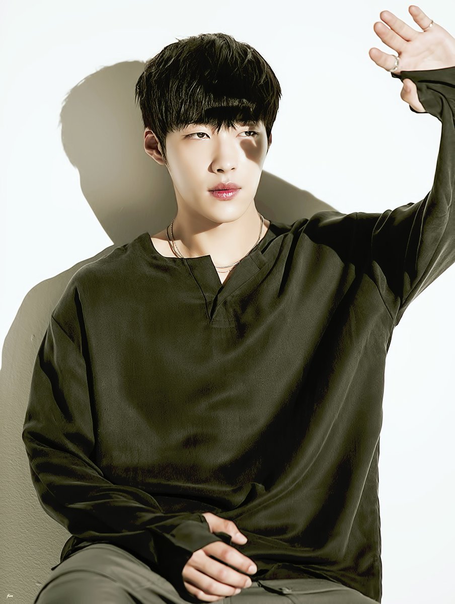 madeinU_'s tweet photo. 킹 메이커 소린상미랑 각자의 체스 말 https://t.co/3CJWxN9f9K