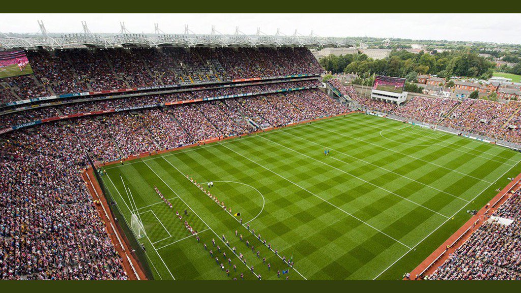 Lá mór na nGael. Cluichí Ceannais Iomána,Páirc an Chrócaigh.Fáilte romhaibh , beannachtaí lucht féachana