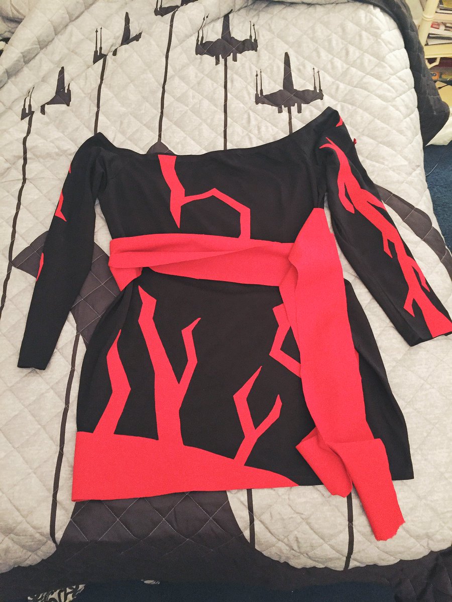 Tarratastic's tweet photo. So. I made a dress inspired by @FinnBalor's 2017 Summerslam gear. Wearable #FinnArt π #DemonDress https://t.co/cjngCEOp0s