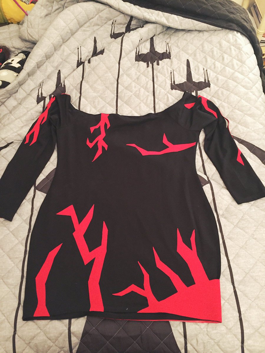 Tarratastic's tweet photo. So. I made a dress inspired by @FinnBalor's 2017 Summerslam gear. Wearable #FinnArt π #DemonDress https://t.co/cjngCEOp0s