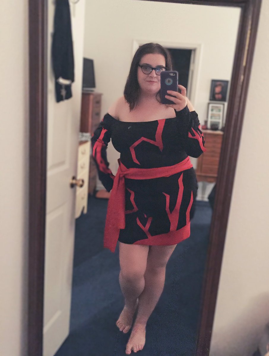 Tarratastic's tweet photo. So. I made a dress inspired by @FinnBalor's 2017 Summerslam gear. Wearable #FinnArt π #DemonDress https://t.co/cjngCEOp0s