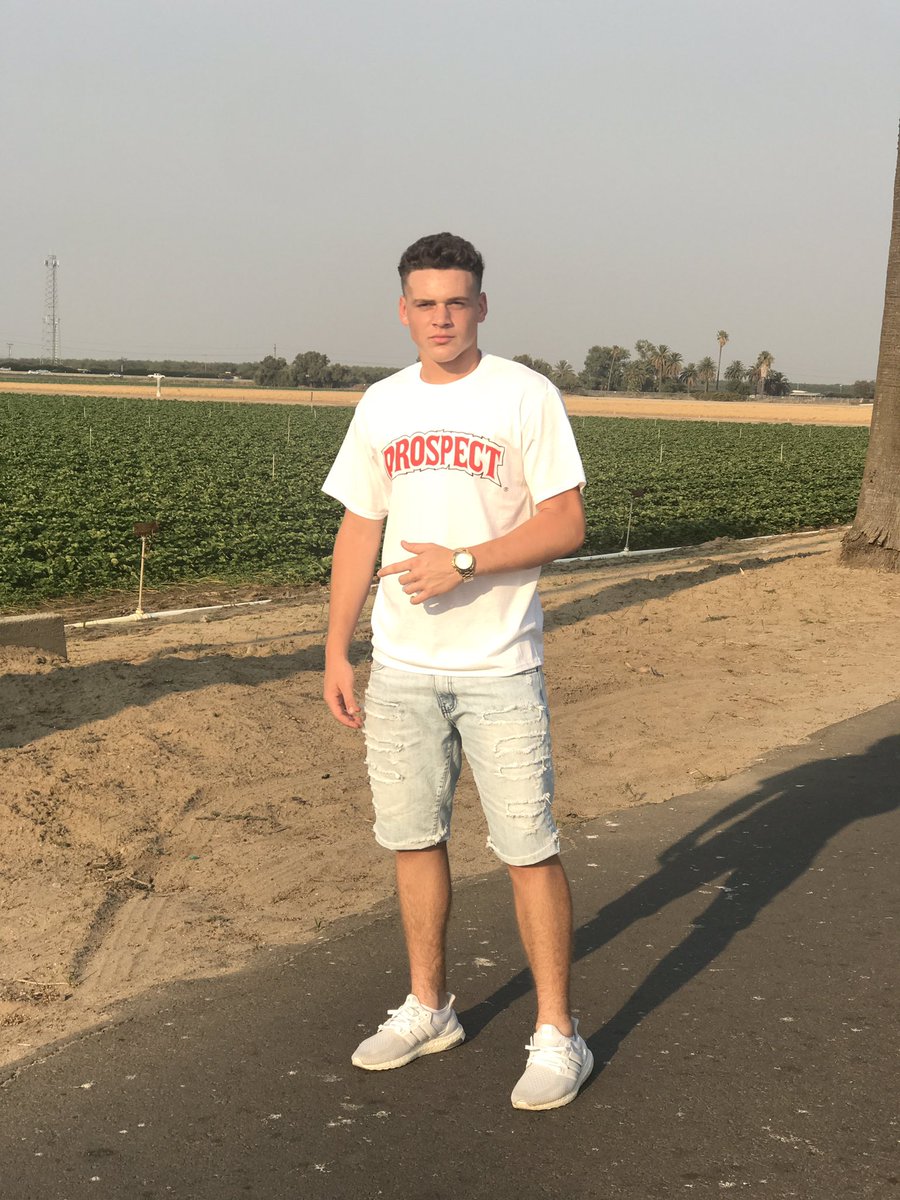 primeprospect_'s tweet photo. Shout out @romeo_sesmaaa for the support, cop yo prospect tee white and black ‼️‼️‼️‼️ https://t.co/cUD5zggRBx