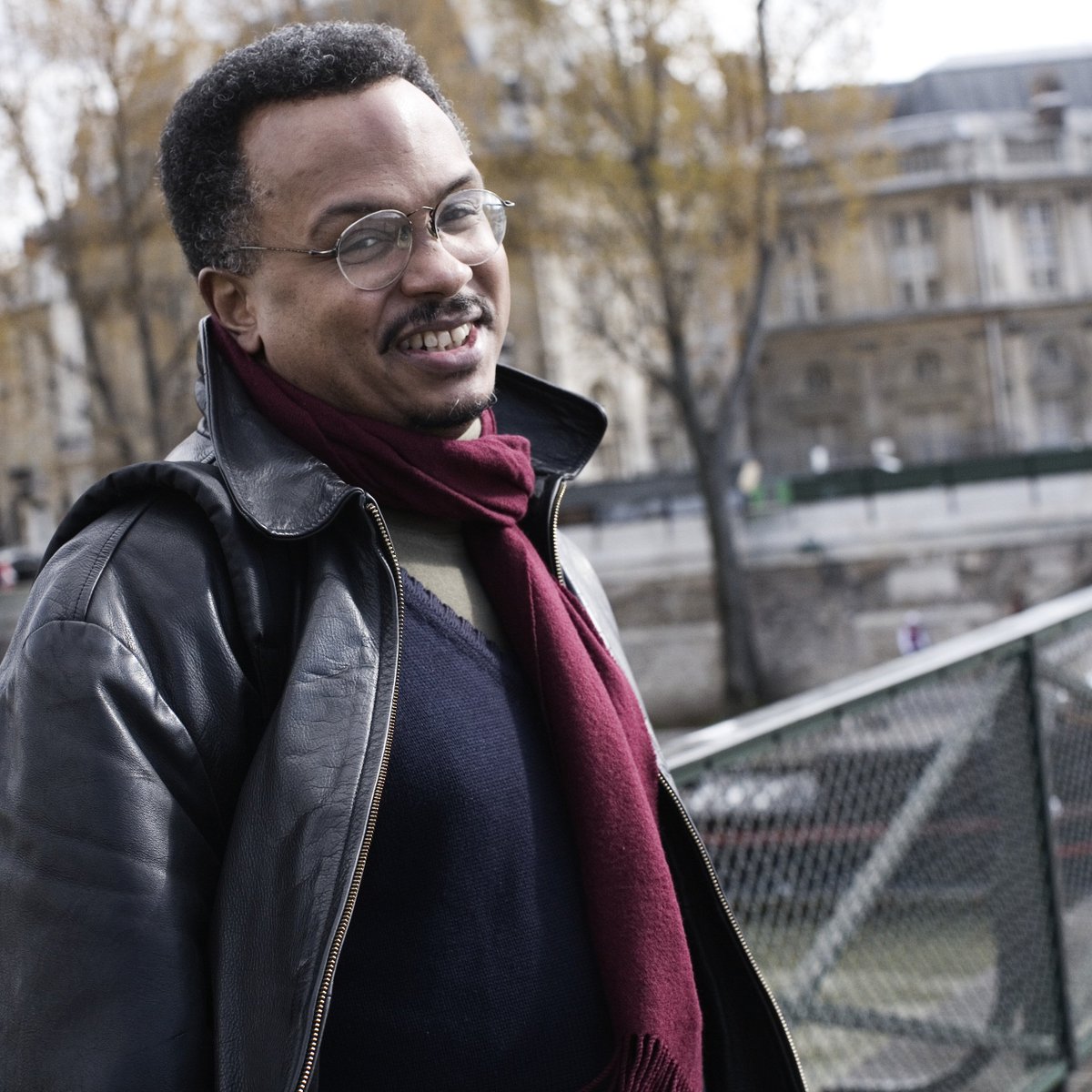 TomReevesParis's tweet photo. #blackparis #ETBP Writer Jake Lamar talks about being black in Paris in this fab video! Segment begins at 2:10 https://t.co/eewSBxB9DF https://t.co/ACHap1jkX3