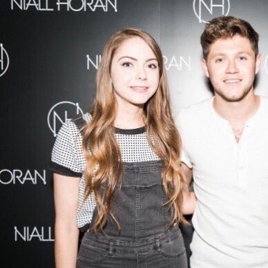 NiallTourNews's tweet photo. #FlickerSessionLondon meet and greets 2 https://t.co/xGaGoupk0s
