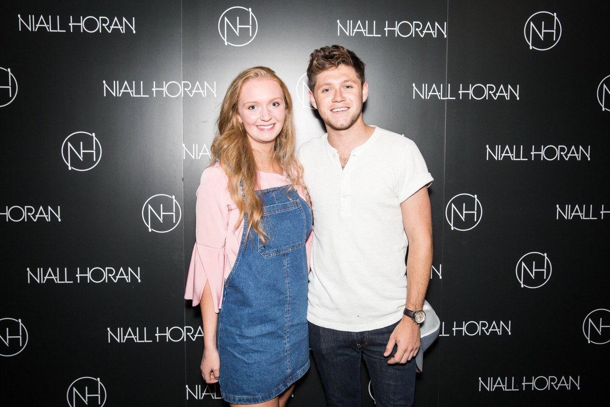 NiallTourNews's tweet photo. #FlickerSessionLondon meet and greet 7 https://t.co/9R8HP2POIl