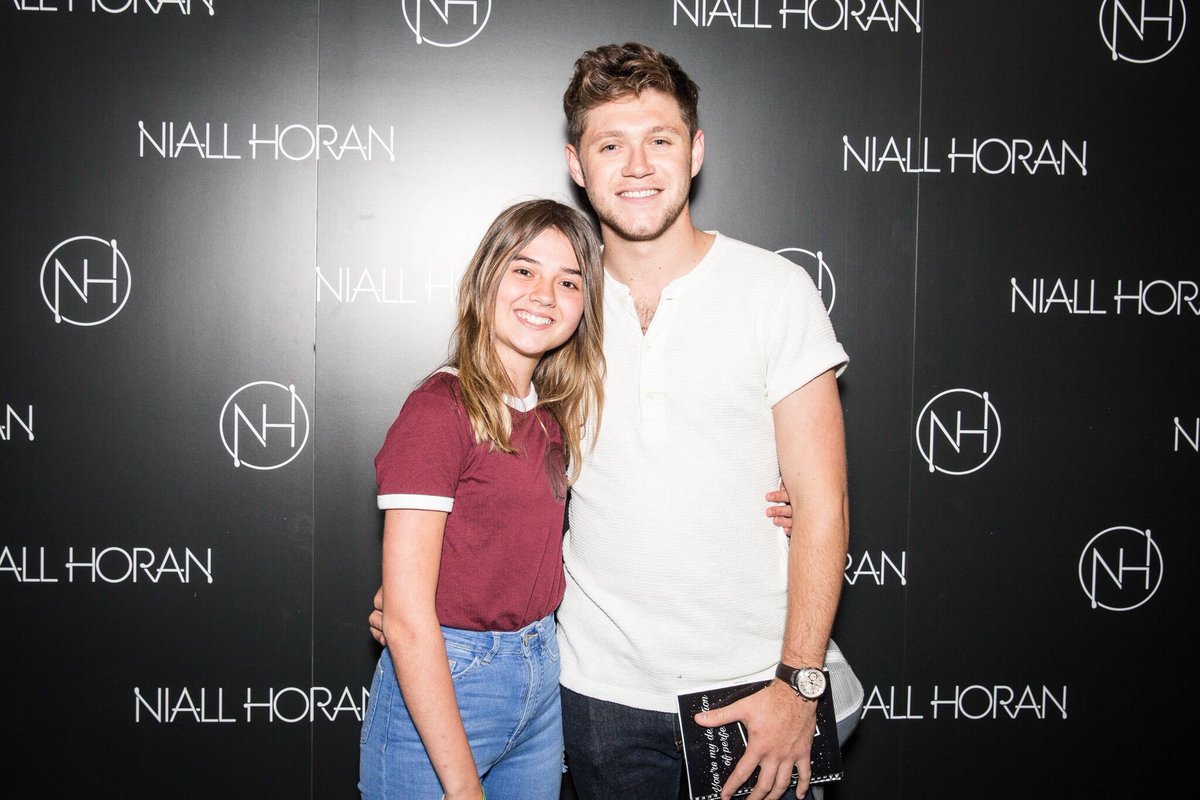 NiallTourNews's tweet photo. #FlickerSessionLondon  meet and greet 4 https://t.co/QTRSbB83VD