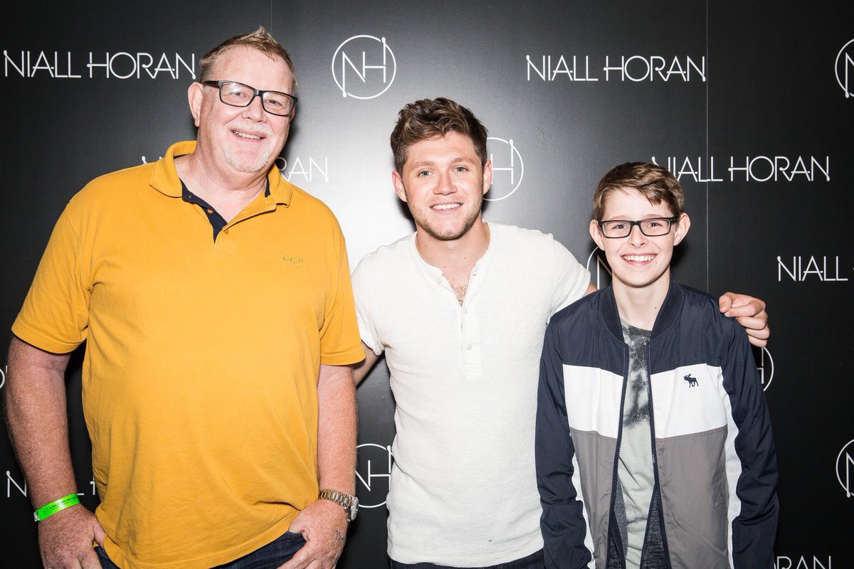 NiallTourNews's tweet photo. #FlickerSessionLondon meet and greet 5 https://t.co/BUxOqUKJh7