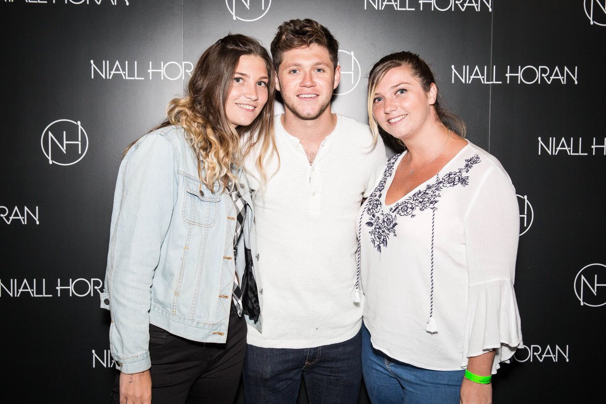 NiallTourNews's tweet photo. #FlickerSessionLondon meet and greet 5 https://t.co/BUxOqUKJh7