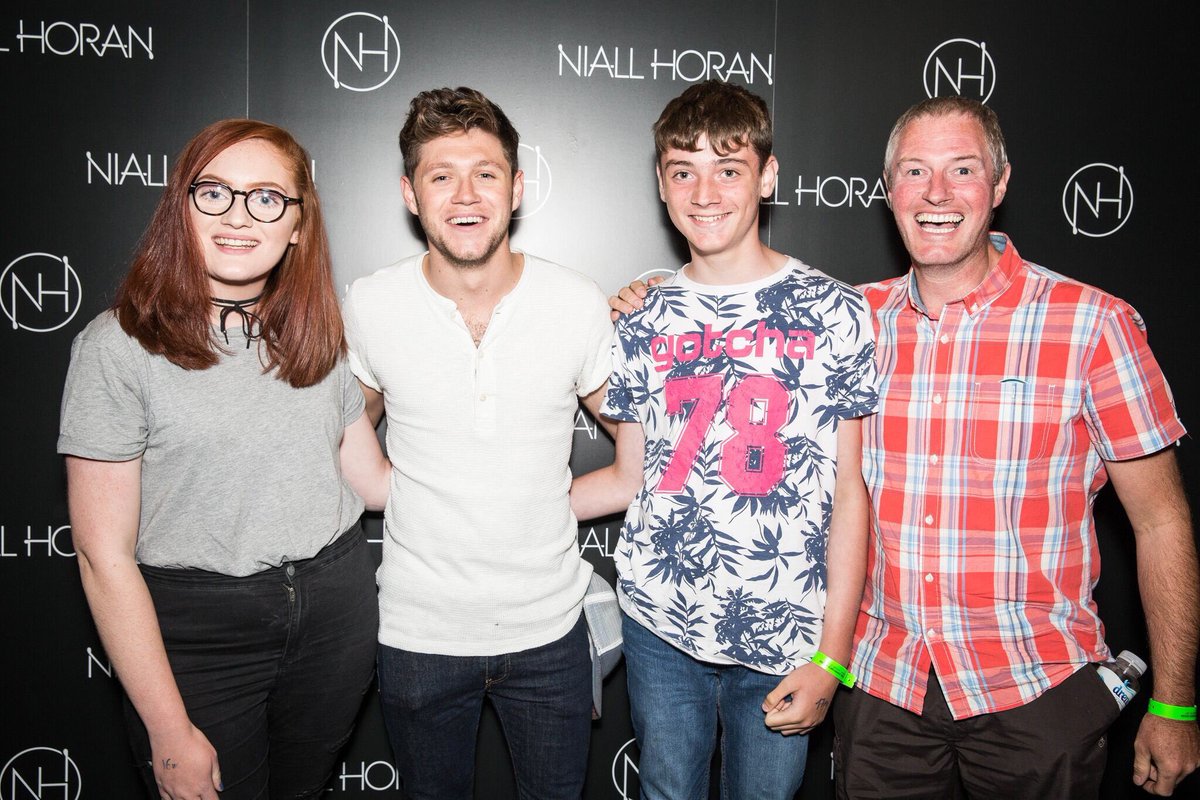 NiallTourNews's tweet photo. #FlickerSessionLondon meet and greet 5 https://t.co/BUxOqUKJh7