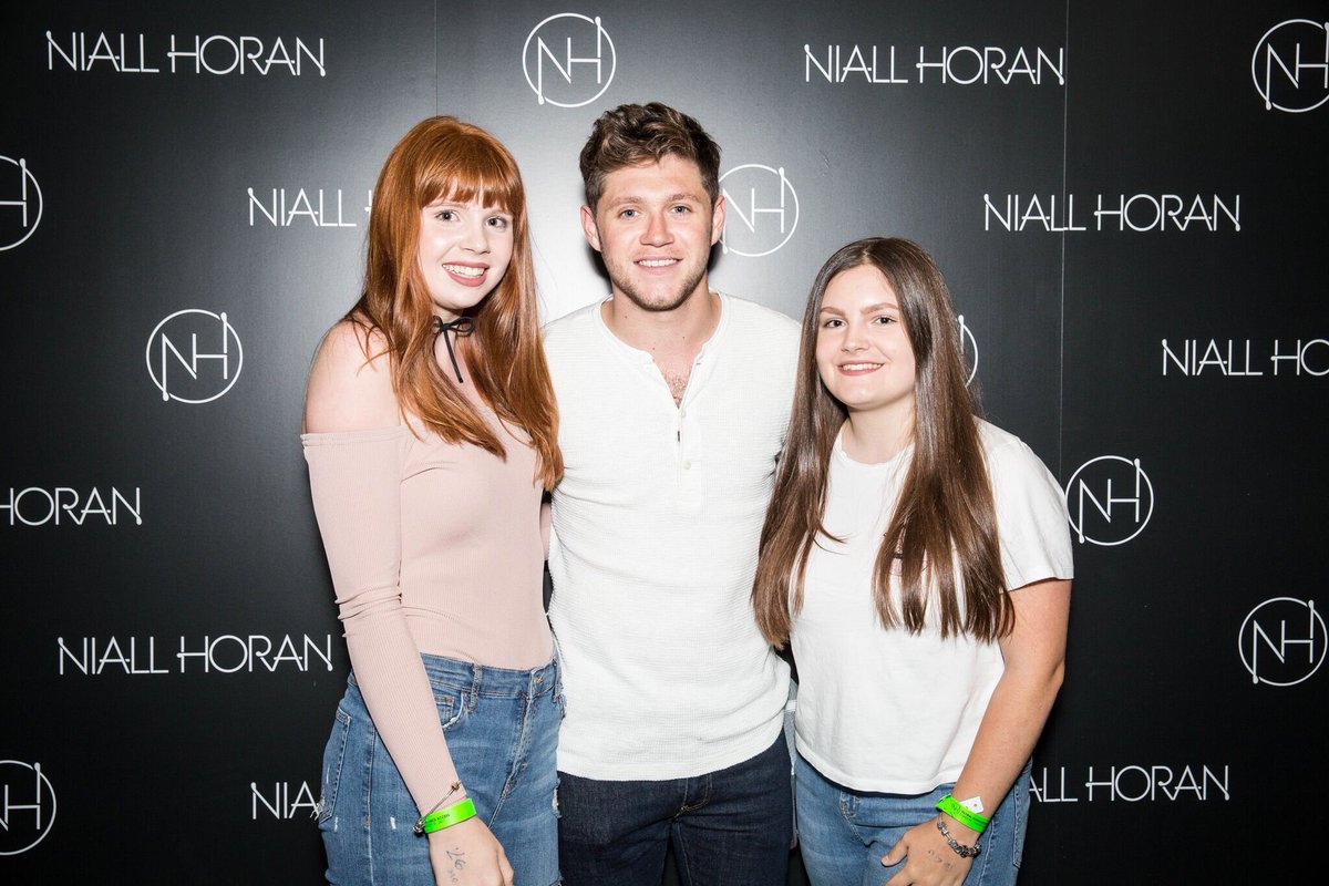 NiallTourNews's tweet photo. #FlickerSessionLondon meet and greet 5 https://t.co/BUxOqUKJh7