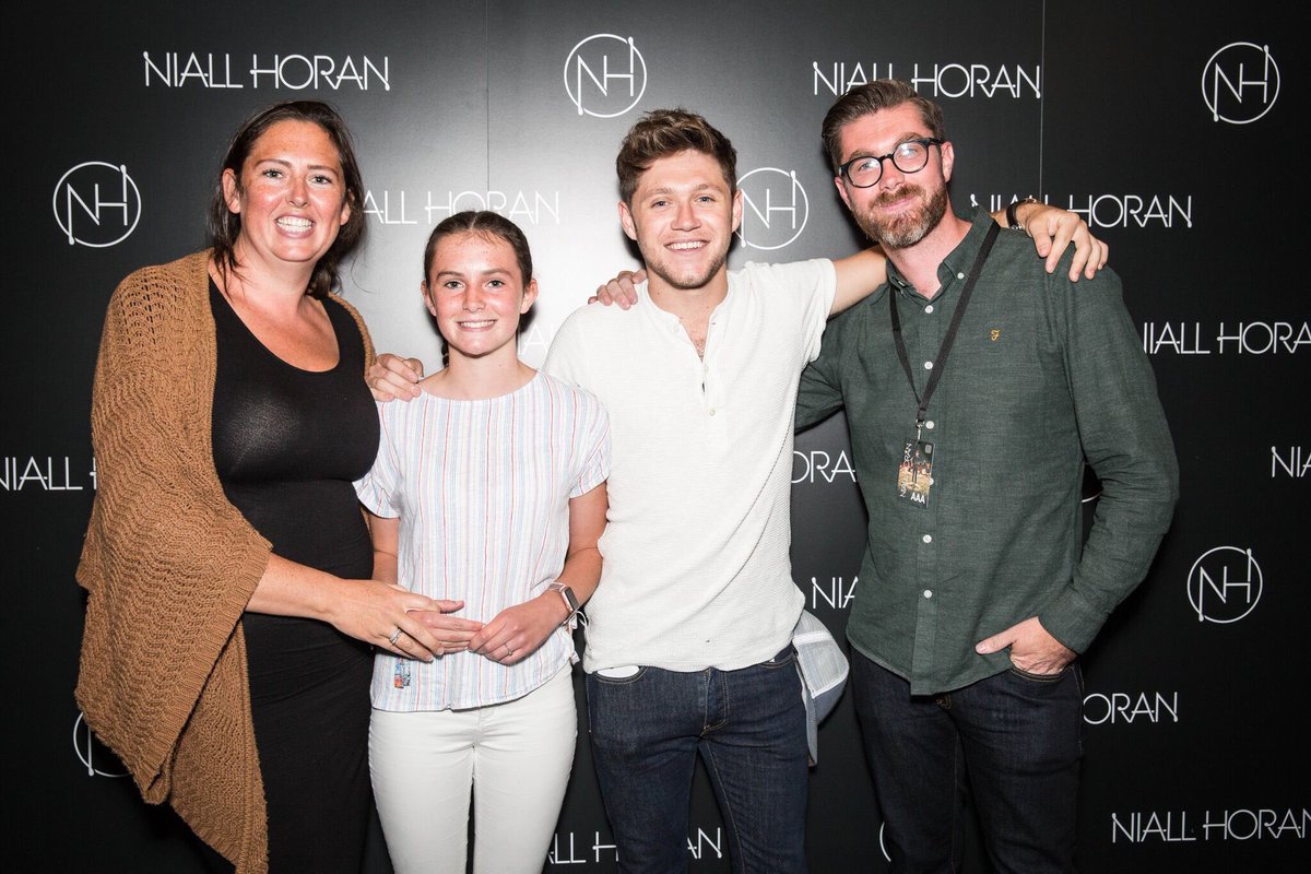 NiallTourNews's tweet photo. #FlickerSessionLondon meet and greet 9 https://t.co/gn2MyMiR1J