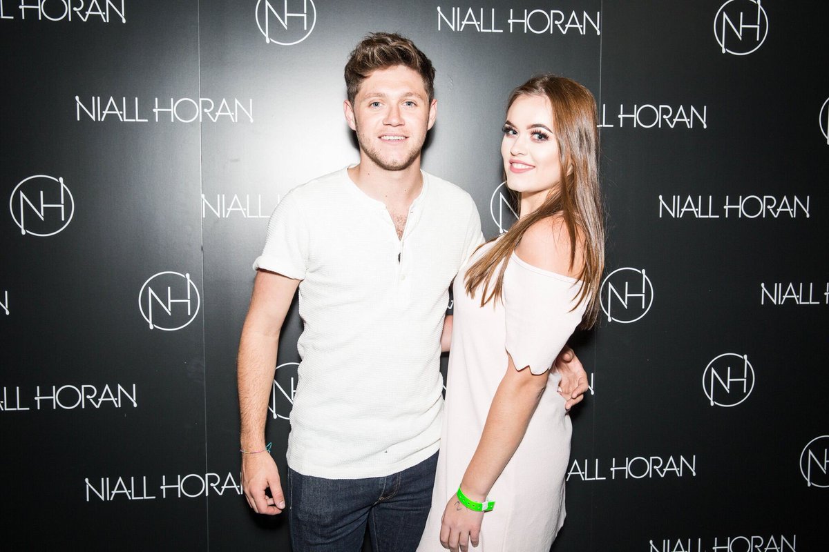NiallTourNews's tweet photo. #FlickerSessionLondon meet and greet 9 https://t.co/gn2MyMiR1J