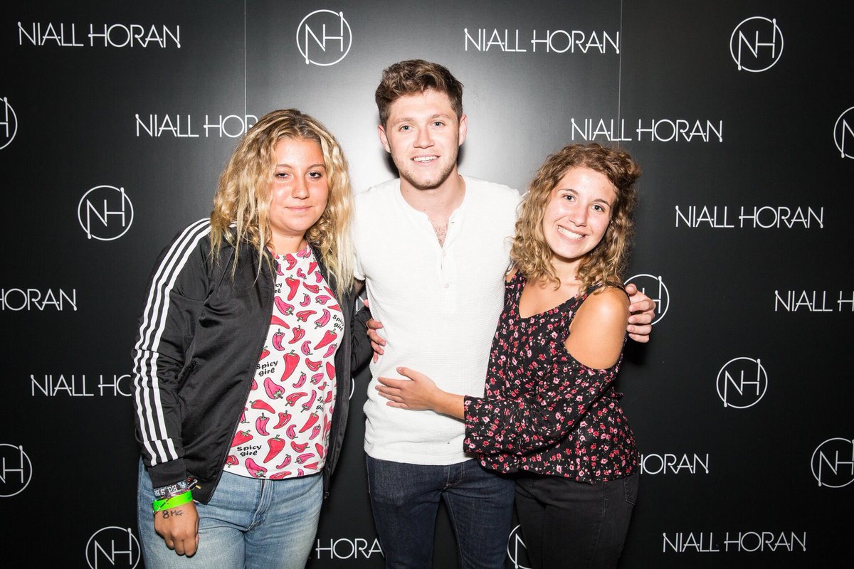 NiallTourNews's tweet photo. #FlickerSessionLondon meet and greet 9 https://t.co/gn2MyMiR1J