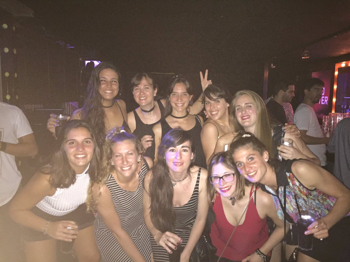 RacuQuintana's tweet photo. Porque aparte del día @sinergia__ y @LaTuelxita comparten la noche
@Femfutbol_ros https://t.co/dHI0H1ev8V