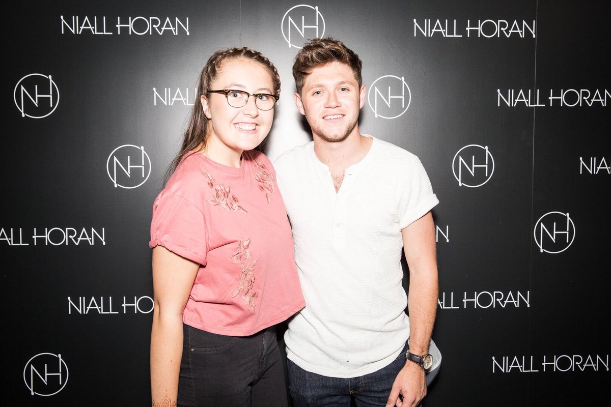 NiallTourNews's tweet photo. #FlickerSessionLondon meet and greets (10) https://t.co/k8HQxNNgN3
