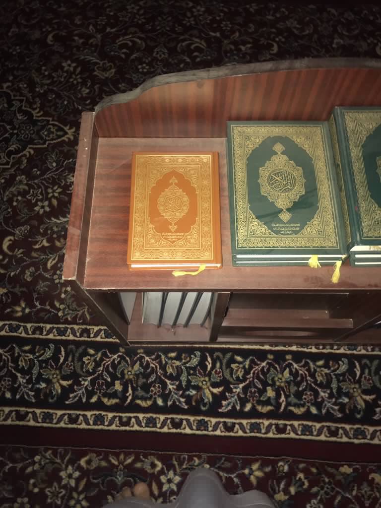 #قلب_ابوها 
الحمدالله من فضل ربي اجمل اهداء انسان يبغاء لى الاجر ولمن اعرف قران صداقه 😭كتبه بأسم قلب ابوها اسمى الاول الله يرفع قدرك