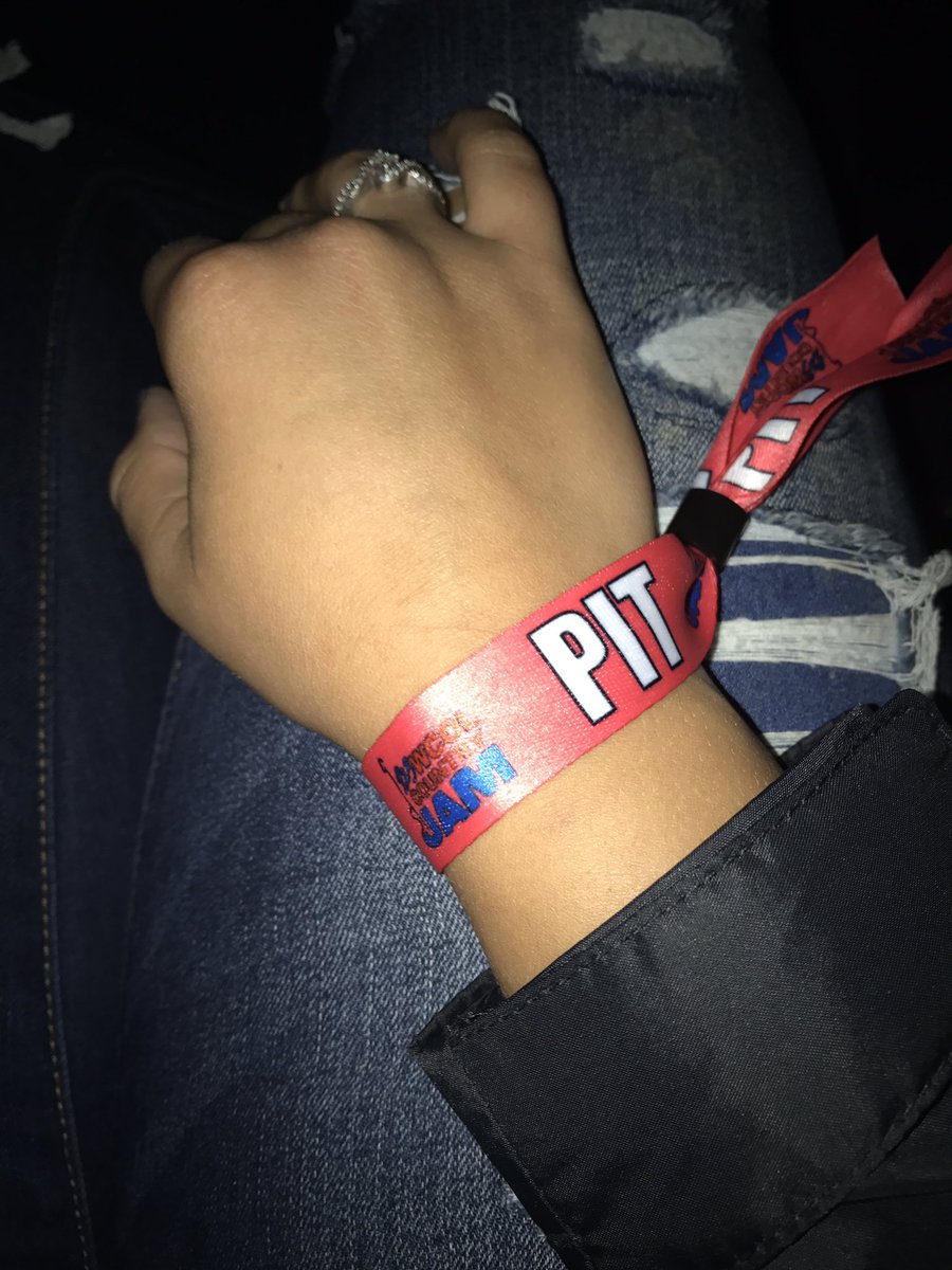 LydiaWears's tweet photo. By far the best purchase I've made this year @923WCOL #countryjam2017 https://t.co/iwhkeeisVP