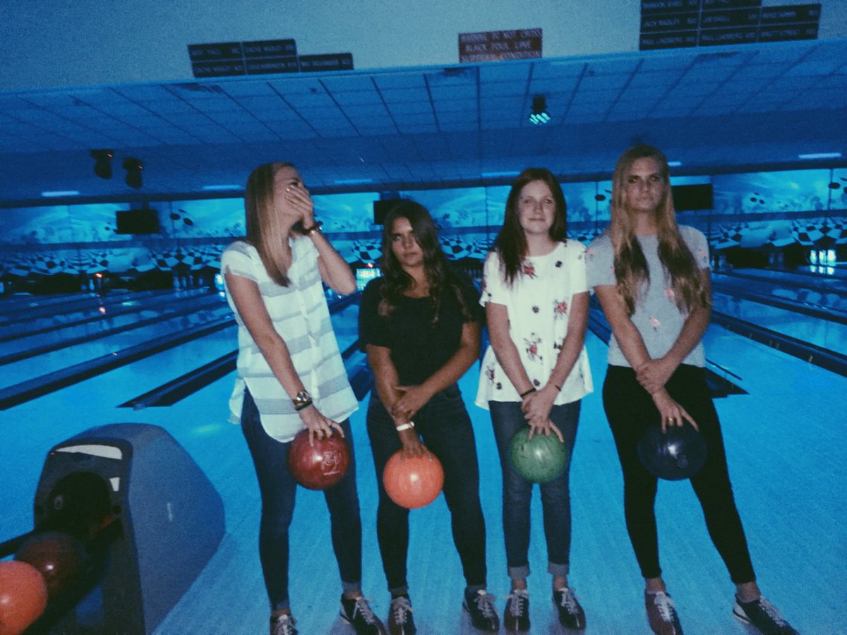 EmilyAndersen32's tweet photo. Bowling with ma gurrls🎳 https://t.co/2Fc5kxM8OX