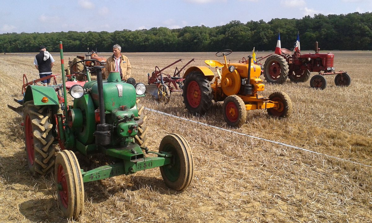 agricoolpics's tweet photo. Concours de labour https://t.co/wksQgrmtrc
