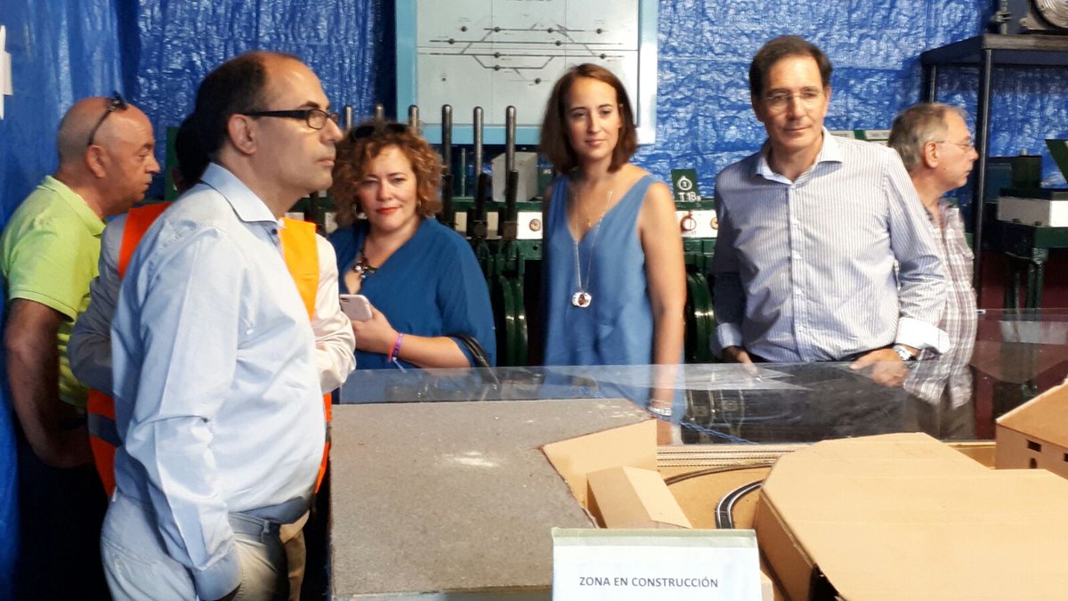 CsValladolid's tweet photo. 🚂 @pilar_vtomas visita la Estación de La Esperanza en la Inauguración de la XXVI Exposición Ferroviaria de #ASVAFER https://t.co/OYoBCDRI1W