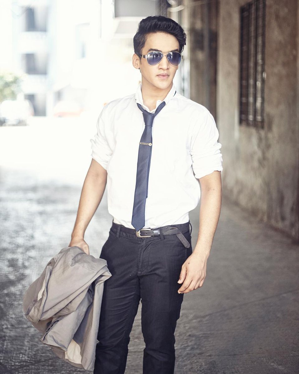 TellyTalkIndia's tweet photo. "Self-Confidence is the best outfit, rock it and own it." - #FaisalKhan

Don't you agree with him?! https://t.co/kMZDpbn95o