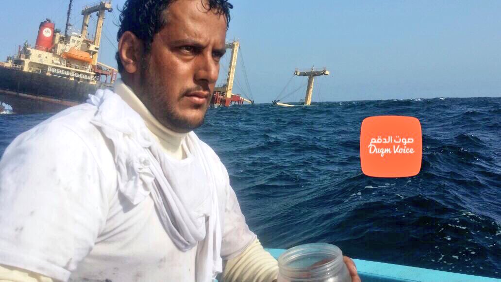 Oman_events's tweet photo. مواطنون يطالبون بتكريم المواطن  #فايز_بن_خويدم_الجنيبي لأنقاذة طاقم السفينة الغارقة قبالة سواحل ولاية #الجازر https://t.co/UhXLrAAgwT