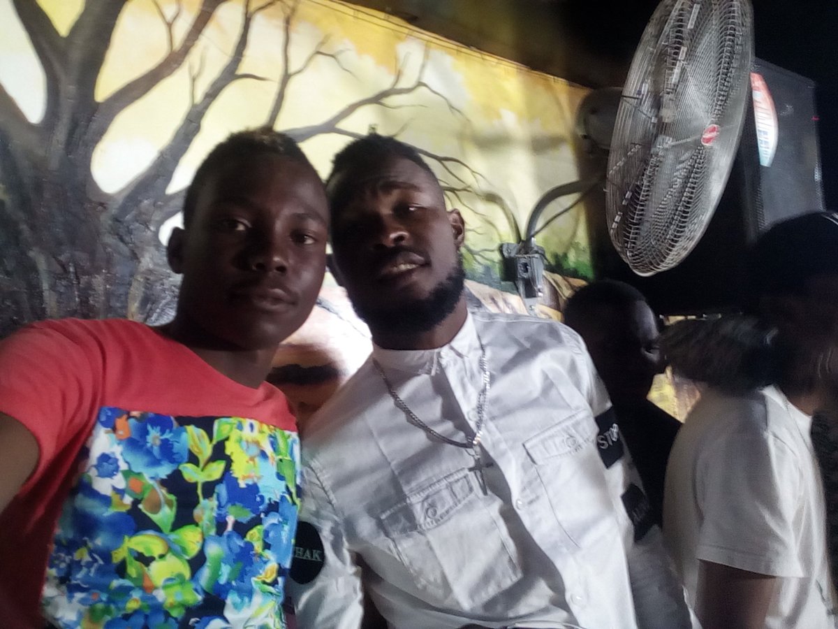 As2picAvik's tweet photo. @Lucky+2 met le show hier soir à Ye-Lo Ngousso🔥💥💥💥🎤
@VRJmusic , @BiMstr237 , @Camer24 https://t.co/WlJn1sbi1K