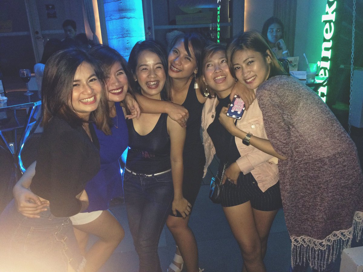 iamaangeel's tweet photo. All my friends are wasted 
and I hate this club
Man, I drink too much on a
Sunday night I'm wasted. 🎶😂 #lastsundaynight https://t.co/OguwY2pNJL