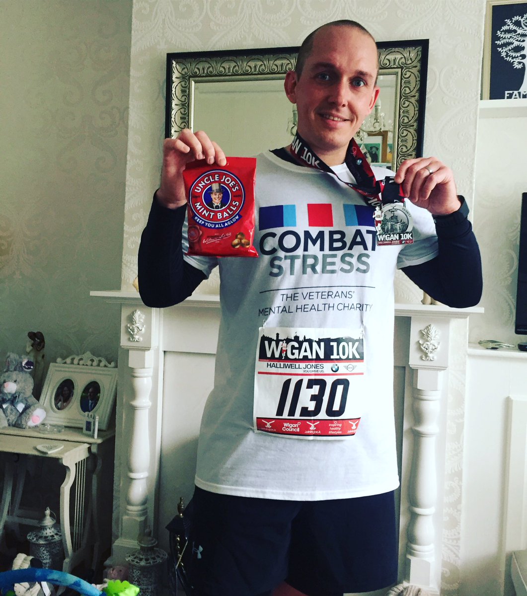 CyalumeSmithy's tweet photo. @Wigan10K done and it's all worth it for some free @UncleJoesSweets @CombatStress #kingofsweets #Wigan10k https://t.co/nKhrv63Jhq