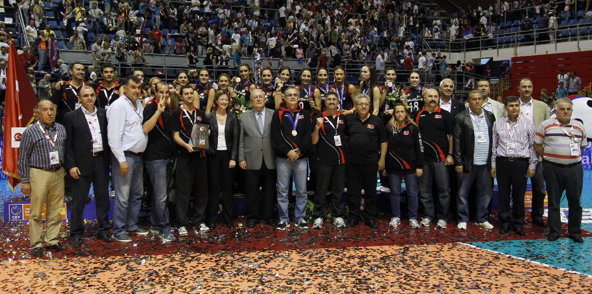 Avrupa Şampiyonası'na son üç hafta! Türkiye 2011'de bronz madalyanın sahibi olmuştu. #roadtoeuroVolley2017W 📷: <a href="/CEVolleyball/">European Volleyball</a>