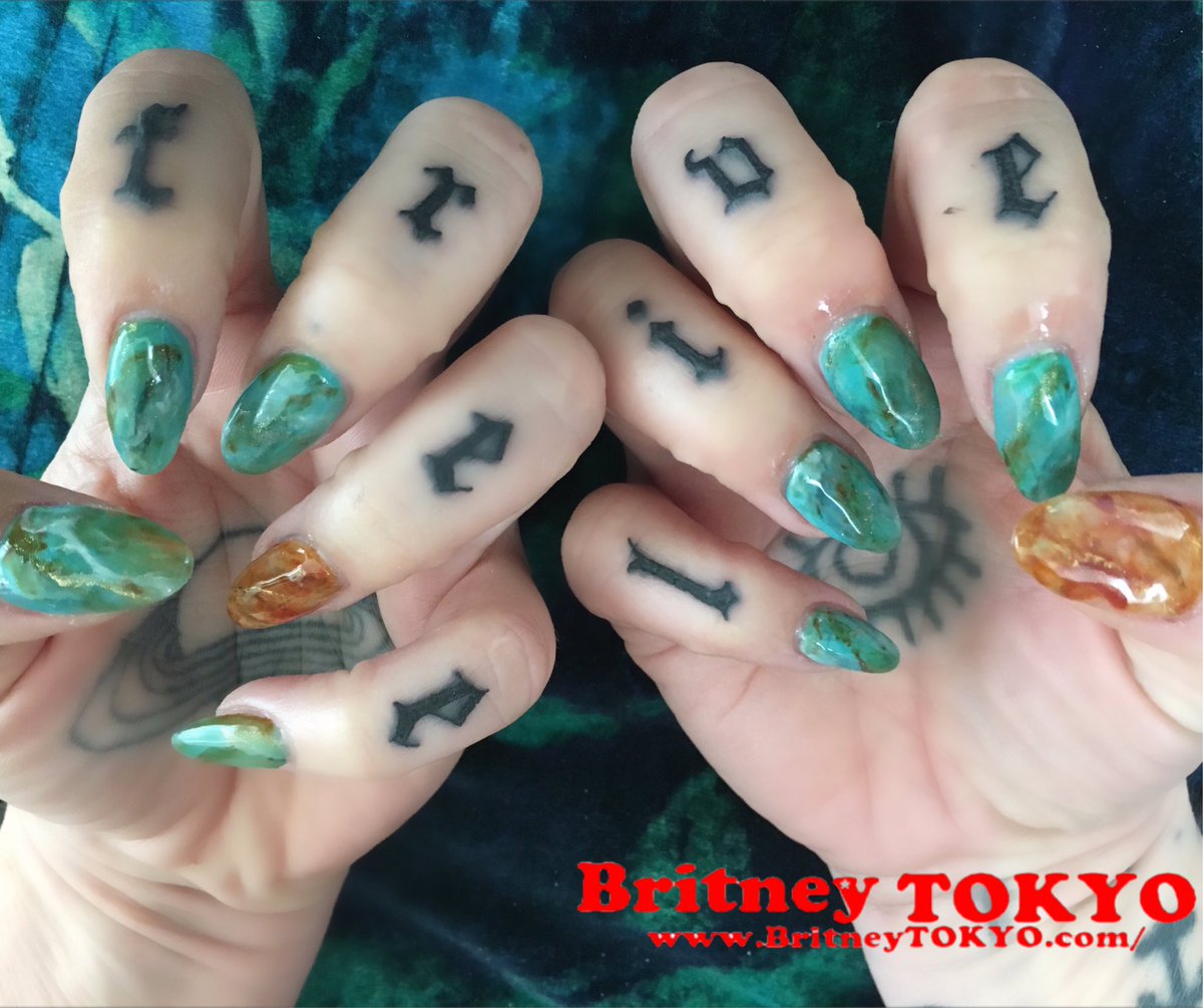 Britney Tokyo در توییتر ミュージックビデオ撮影用にケシャの最新ネイル 石っぽくしてヒッピーな感じに 最近大理石とかターコイズとか石っぽいのめっちゃセレブの間で流行中 可愛いし めっちゃ簡単w10本で分くらいでできちゃうの 色んな色で