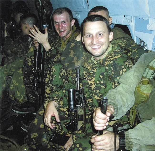 koznani's tweet photo. #ГероиБеслана
Встал в полный рост и закрыл телом детей.
Подполковник Олег Ильин. Управление «В» ЦСН ФСБ России. Позывной «Маячок» https://t.co/RHXuAl9Ehk