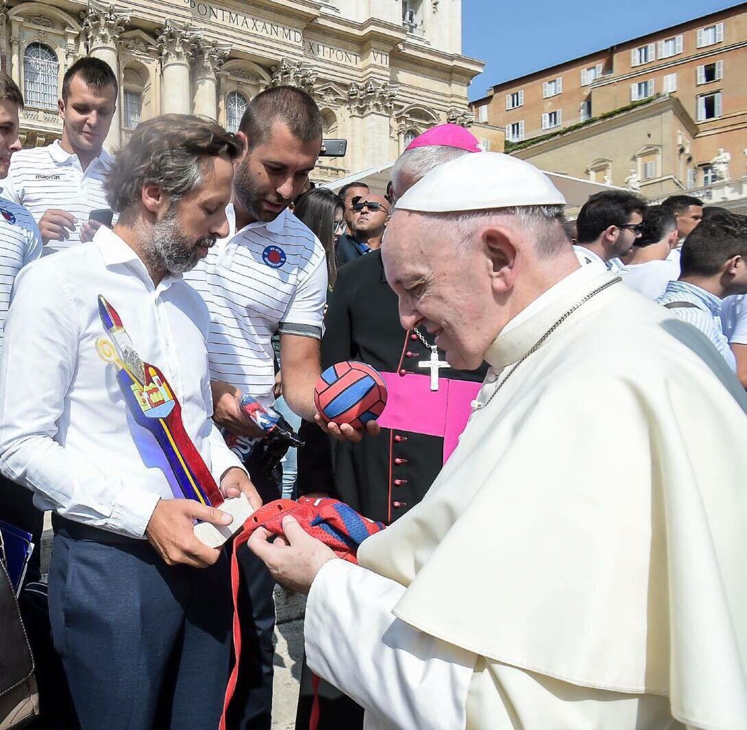 TurboSwim (@turboswim) on Twitter photo Unique gifts to a very special world leader. <a href="/Pontifex/">Pope Leo XIV</a> received from <a href="/VKJug/">VK Jug Adriatic osiguranje</a> players, #turbowp #waterpolo suit and cap. 😇🤽🏻♂️
📸: <a href="/vkjug/">VK Jug Adriatic osiguranje</a> Unique gifts to a very special world leader. <a href="/Pontifex/">Pope Leo XIV</a> received from <a href="/VKJug/">VK Jug Adriatic osiguranje</a> players, #turbowp #waterpolo suit and cap. 😇🤽🏻♂️
📸: <a href="/vkjug/">VK Jug Adriatic osiguranje</a>