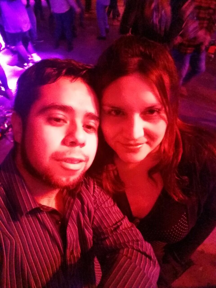 Cynthia8624's tweet photo. #EstoyenLV90s pasándola genial @dallende1906 https://t.co/hkoQTKMvKr