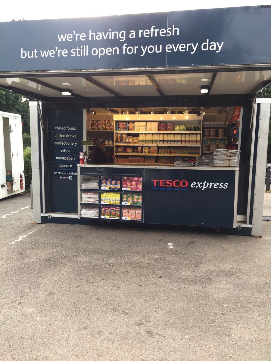 lydiabennett1's tweet photo. The pop up shop is up and running Forida doing a great job keeping the customers  happy https://t.co/Nn6GBv3ABN