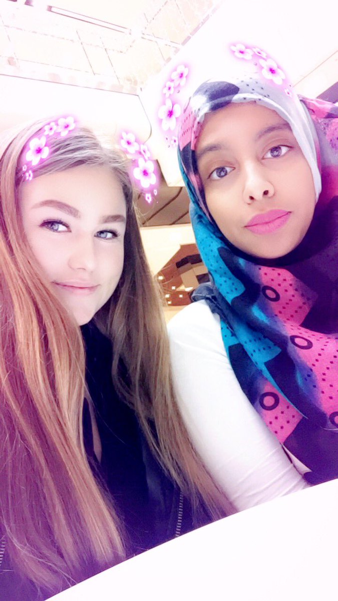 Em_MirandaH's tweet photo. Happy birthday to one of my closest @AlwaysJakayla love you lots and lots hun! Hope you'll get an amazing day😍❤️🎉 https://t.co/arOw8pTZu1