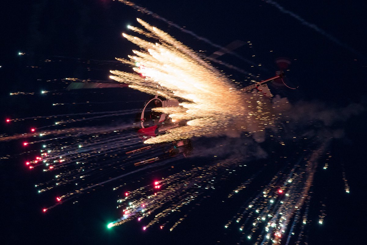 The <a href="/rafredarrows/">Red Arrows</a> also gave their final performance of the 2017 <a href="/BmthAirFest/">Bournemouth Air Festival</a> as did <a href="/OTTOHelicopter/">OTTOHelicopter</a> with spectacular pyros #avgeek #airshows