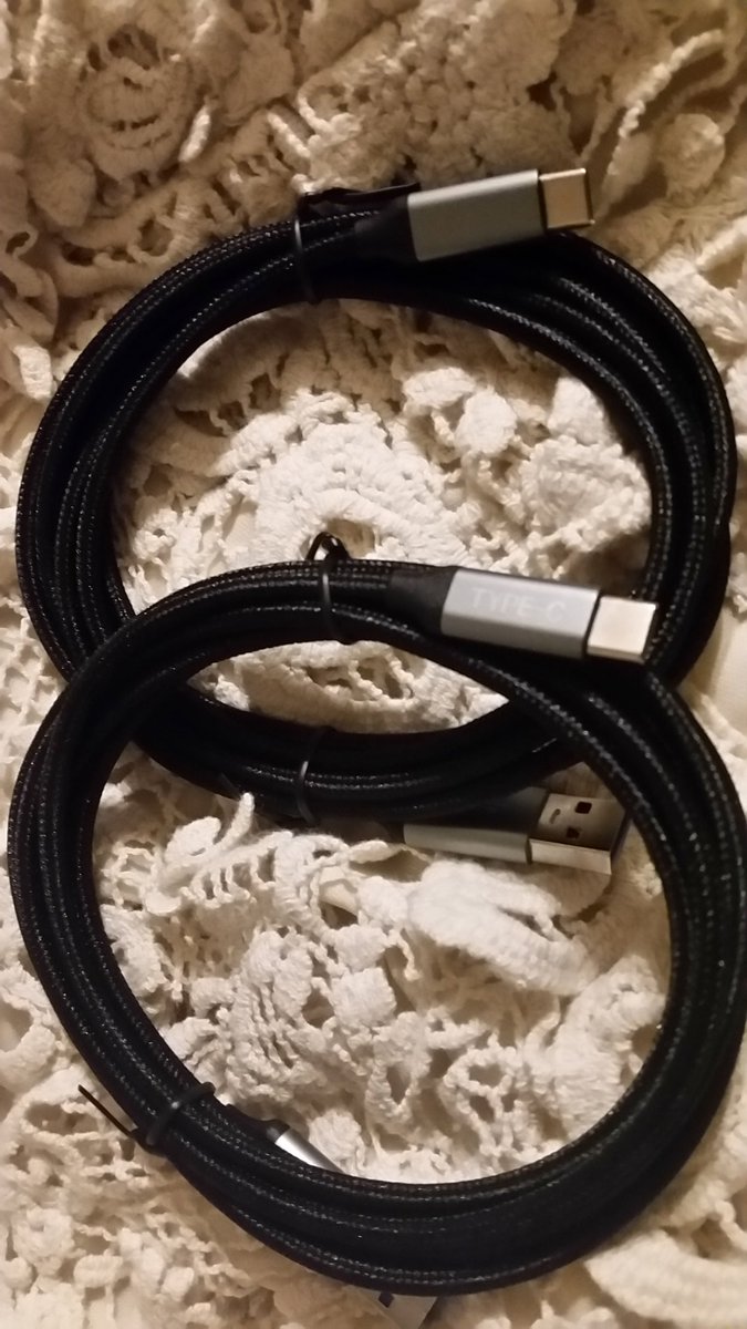 Cheyshy13's tweet photo. Dis you know everything is switching to #typeCUSB I got 2 for the cost of 1, nylon braided &amp; very fast charges.
https://t.co/D7CA4sa1x5 https://t.co/6inyhDWdtU