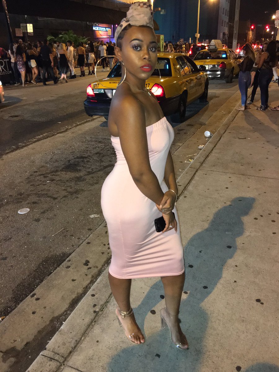Jaylaondria's tweet photo. she believes in true love but she has moments that she wondered if true love believes in her #Coast2Coast #miamilive #clubheart https://t.co/gY9vXQ7WGF