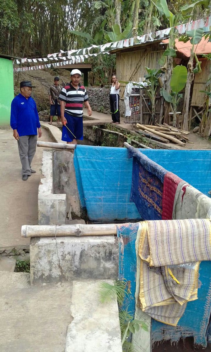 HerryPlanner's tweet image. AYO mulai ajak masyarakat unt hancurkan jamban di jaringan sungai sbb ALIRAN SUNGAI JUGA BERHAK BERSIH DR LIMBAH