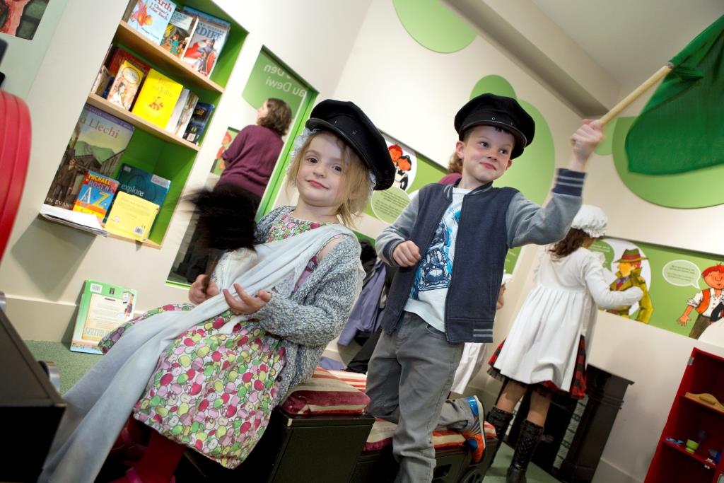 TheCardiffStory's tweet photo. Last day of the summer holidays today (booo!) ☹
...But last chance for fun at the museum (yay!) ☺ https://t.co/0vit04GRy2
