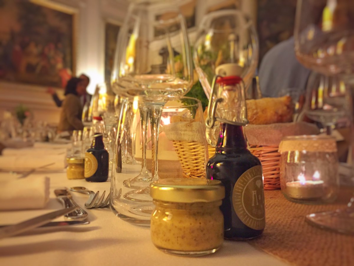 MoutardesFallot's tweet photo. Un Mariage en Bourgogne #Cassis à table @LeCassissium & #moutarde #edmondfallot https://t.co/rIbK77LjMl