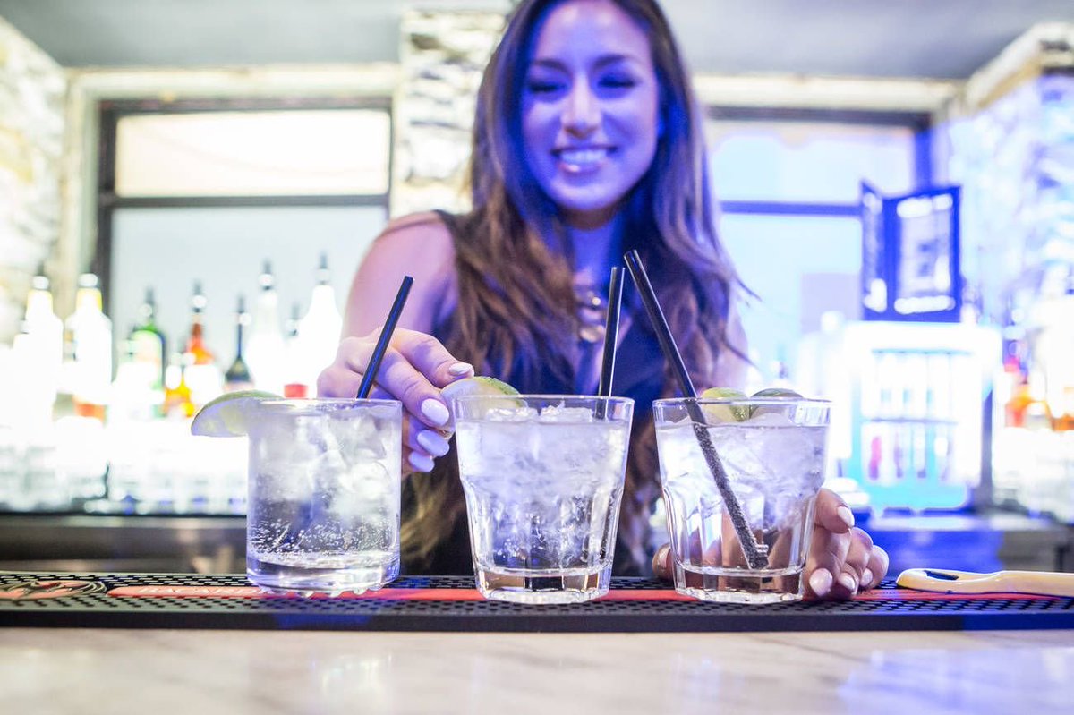 oceangen_'s tweet photo. #Toronto bars are saying no to straws. Movements like these are exactly what we need! https://t.co/HsKqwycIy3 #StrawsSuck https://t.co/d9EPDQtwOe