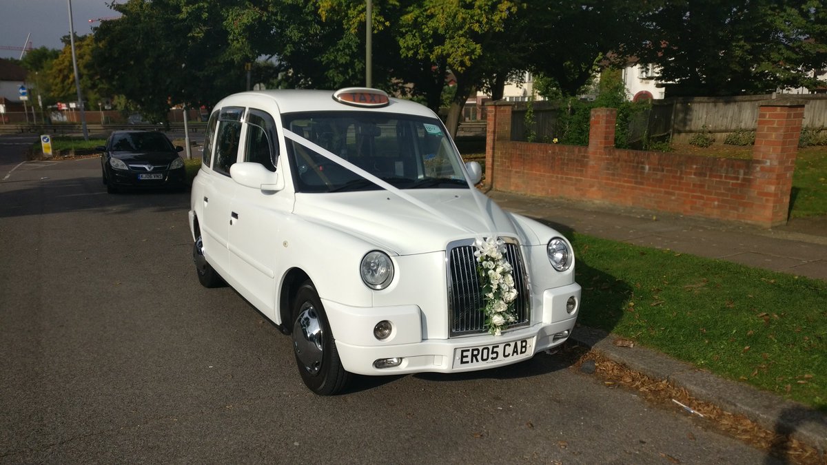 weddingtaxis's tweet photo. #EROSCAB looking resplendent in the early sunshine ready for a Sunday morning wedding at St Alban's Registry Office. #TX4 #NewClassicCab https://t.co/rtU2nmtJlS